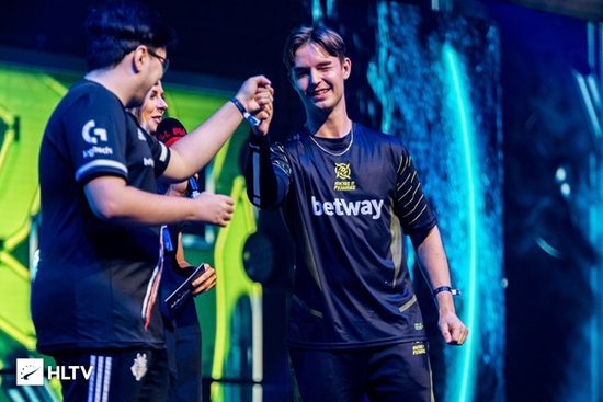 成都AG超玩会荣膺王者荣耀KPL年度总冠军